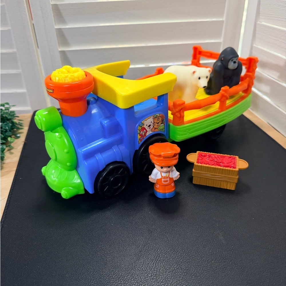 Fisher-Price Little People Choo Choo Zoo Toy Train with Figures